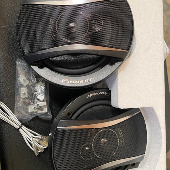 PIONEER TS-A1676R 6.5 Inch 3-Way 320 Watt Car Coaxial Stereo Speakers - Picture 2 of 8